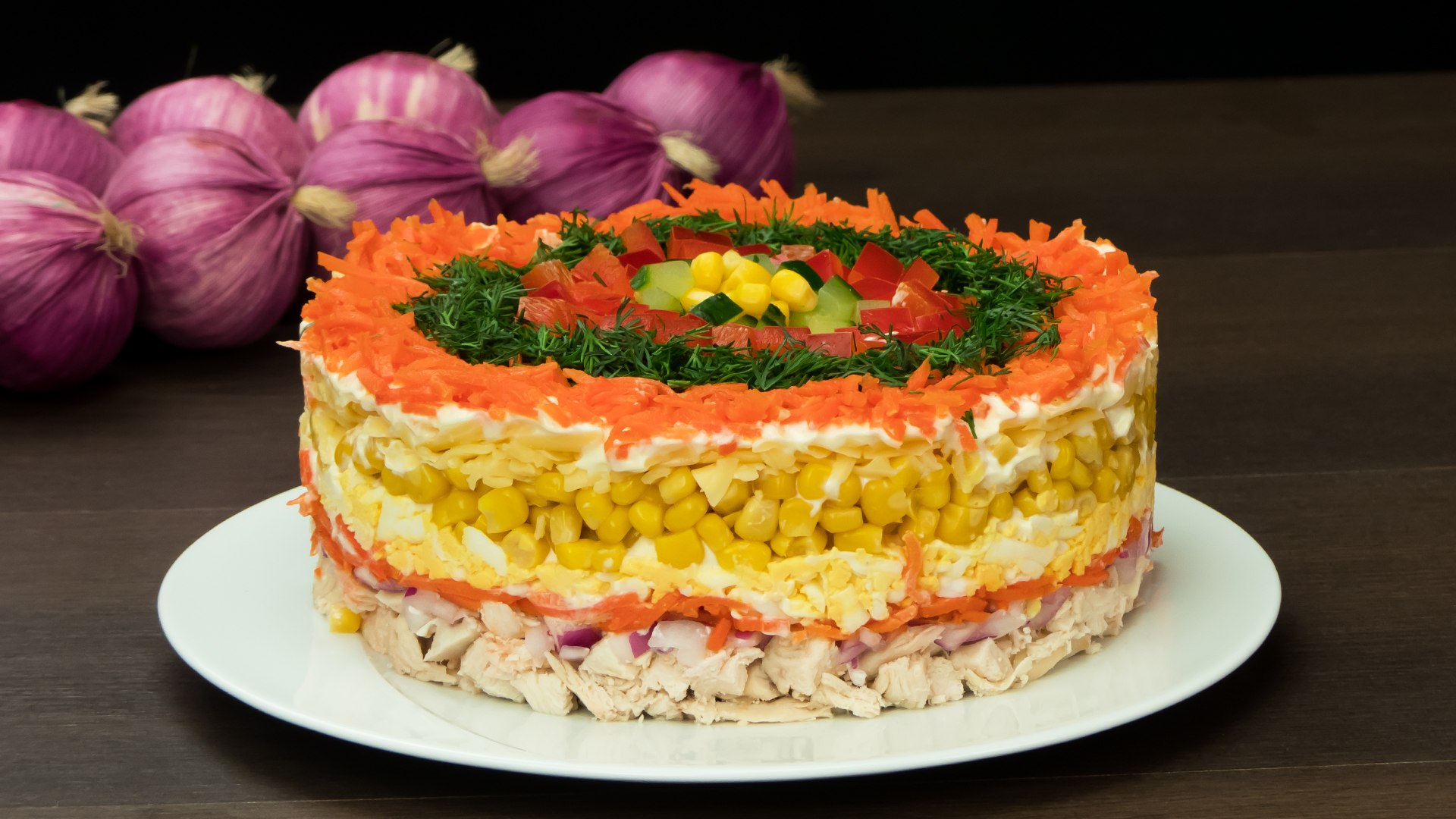 Слоеный салат с курицей и корейской морковью. Салат фантазия. Салат яркая фантазия. Красочные салаты на праздничный стол. Салат-торт праздничный.