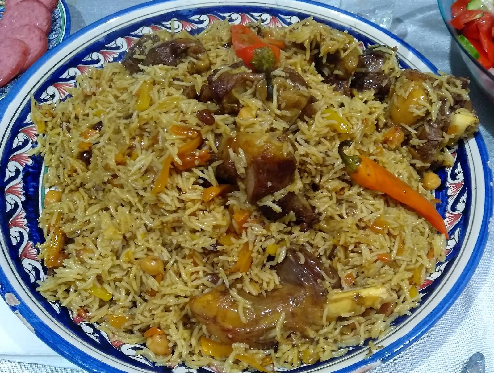Почему рис в плове. Рис басмати для плова. Узбекский рис для плова басмати. Индийский рис для плова басмати. Плов из риса басмати.