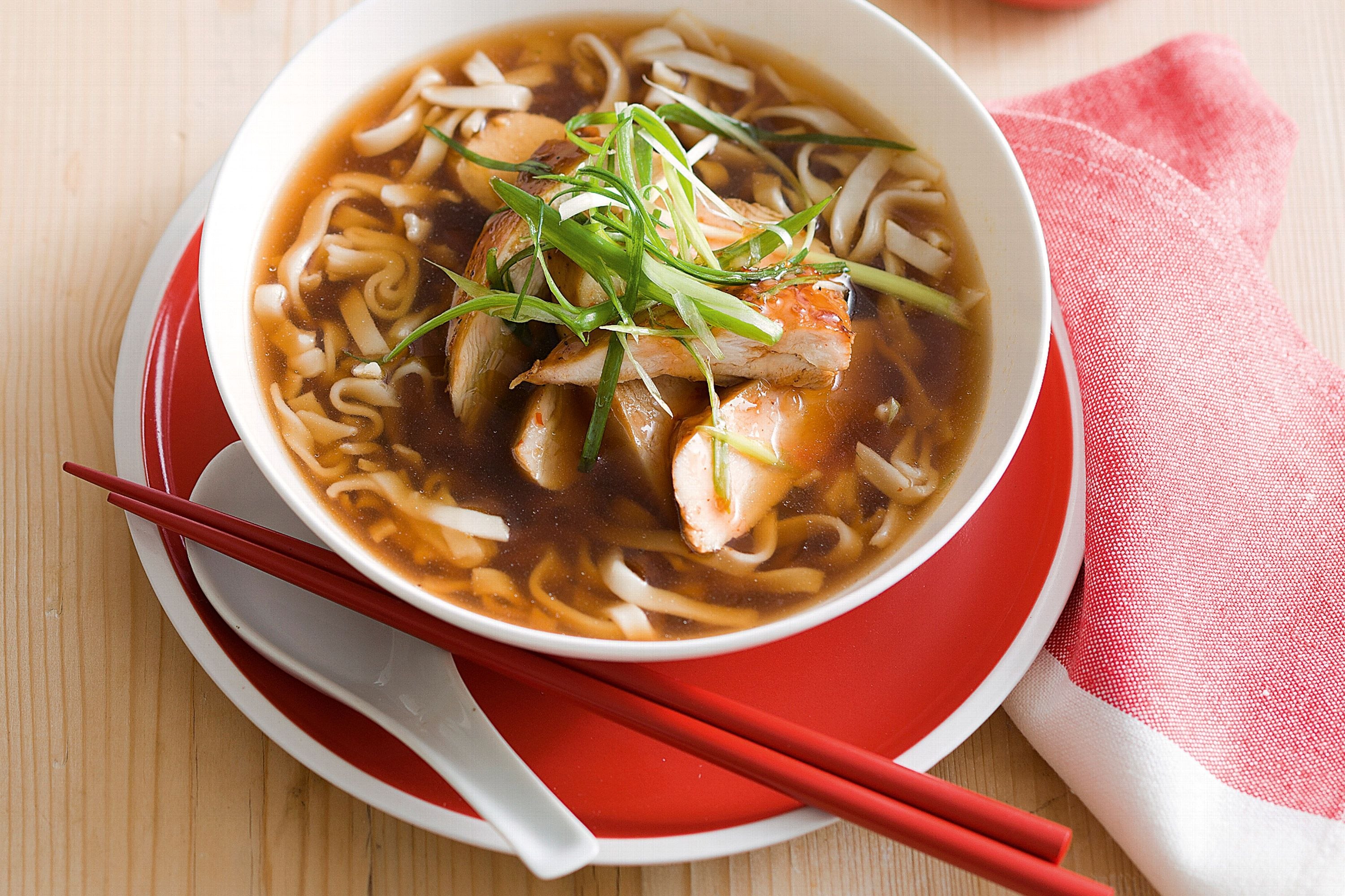 Суп лапша свиная. Унаш суп. Тямпонг суп. Chicken Noodle Soup китайская лапша. Китайский грибной суп с рисовой лапшой.