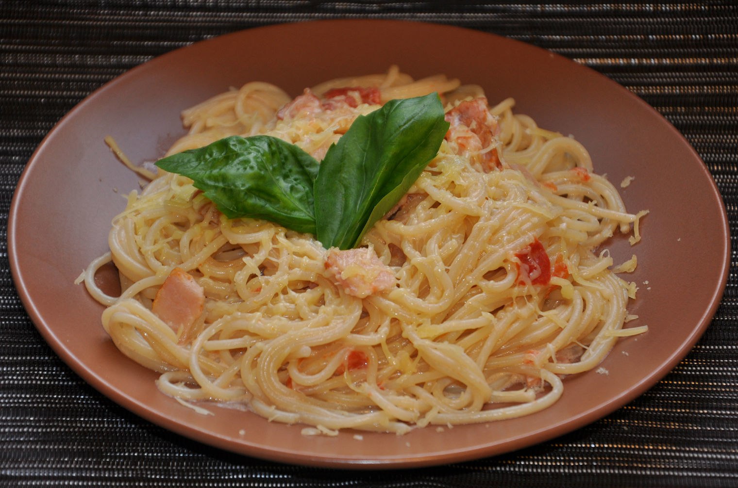 Рецепт карбонары со спагетти. Спагетти карбонара с панчеттой. Спагетти для пасты карбонара. Паста карбонара со сливками. Паста карбонара 200 грамм.