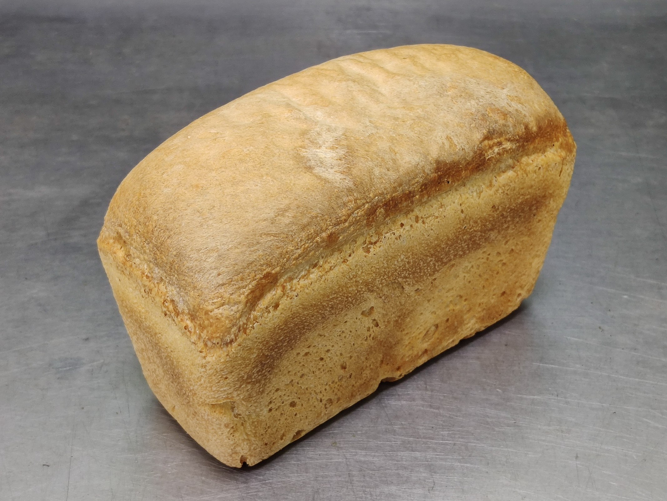 Старая булочка. Эльхотовский хлеб. Булка хлеба. Хлеб Буханка. Белка и хлеб.