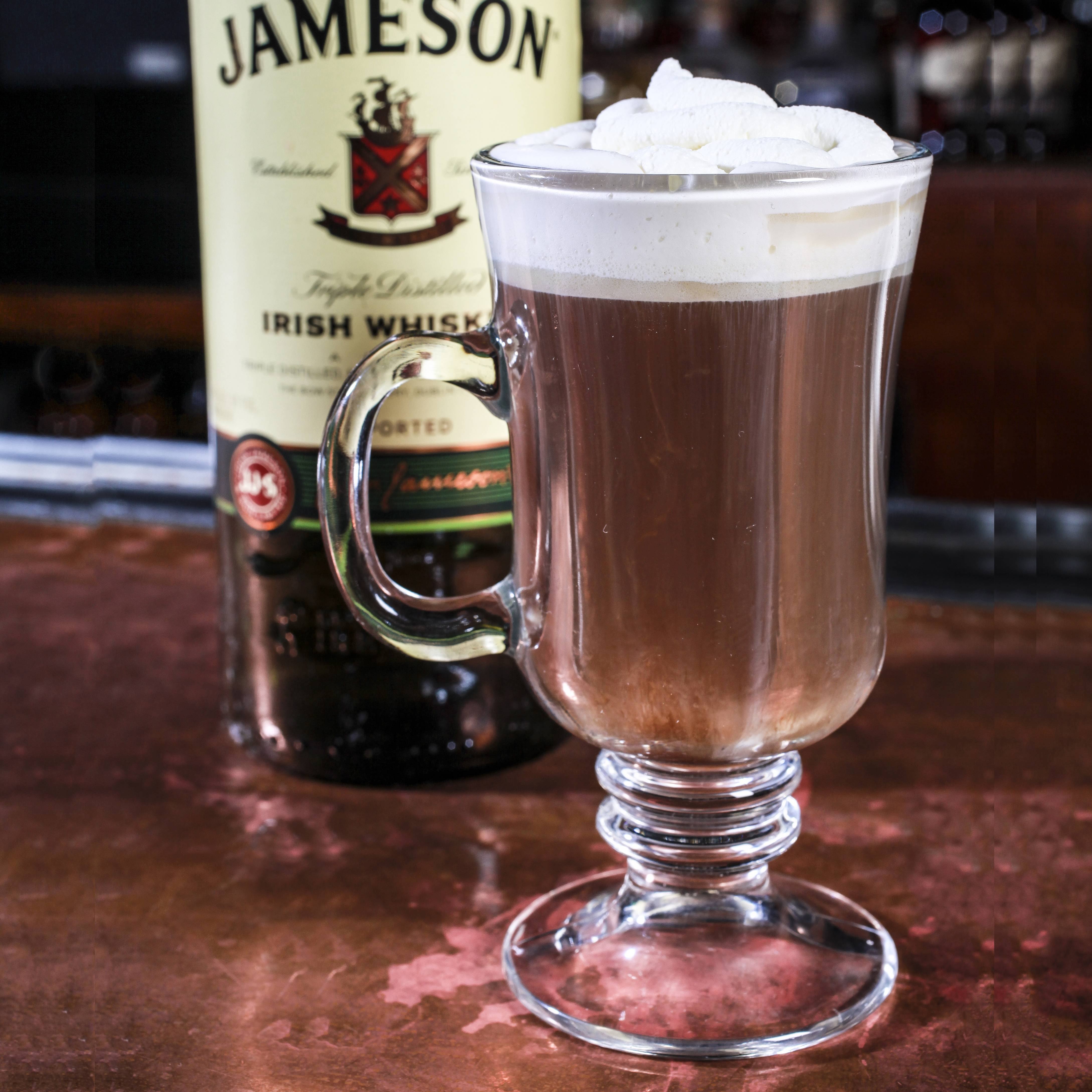 Ирландский кофе. Айриш кофе по-ирландски. Ирландский кофе (Irish Coffee).. Айриш кофе с виски. Кофе по-ирландски с виски.