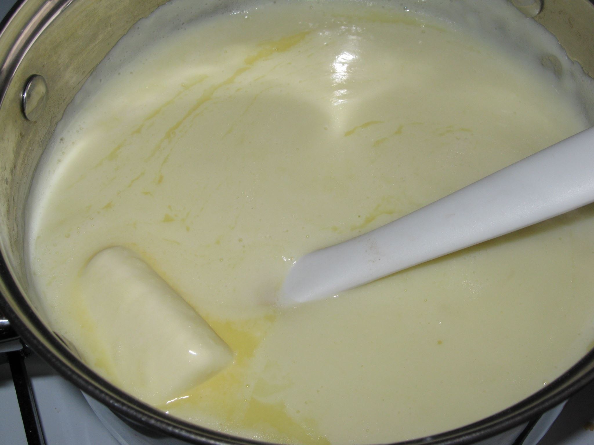 Заварной крем классический рецепт пошаговый фото. Крем для торта Наполеон заварной с молоком. Заварной крем классический для Наполеона на молоке. Крем заварной классический для Наполеона на молоке с маслом. Заварной крем классический для Наполеона с маслом.