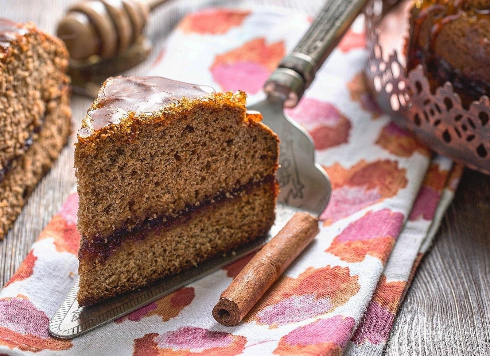 Рецепт коврижки классической. Медовая коврижка постная. Пирожное коврижка. Постная выпечка с медом. Коврижка Советская.