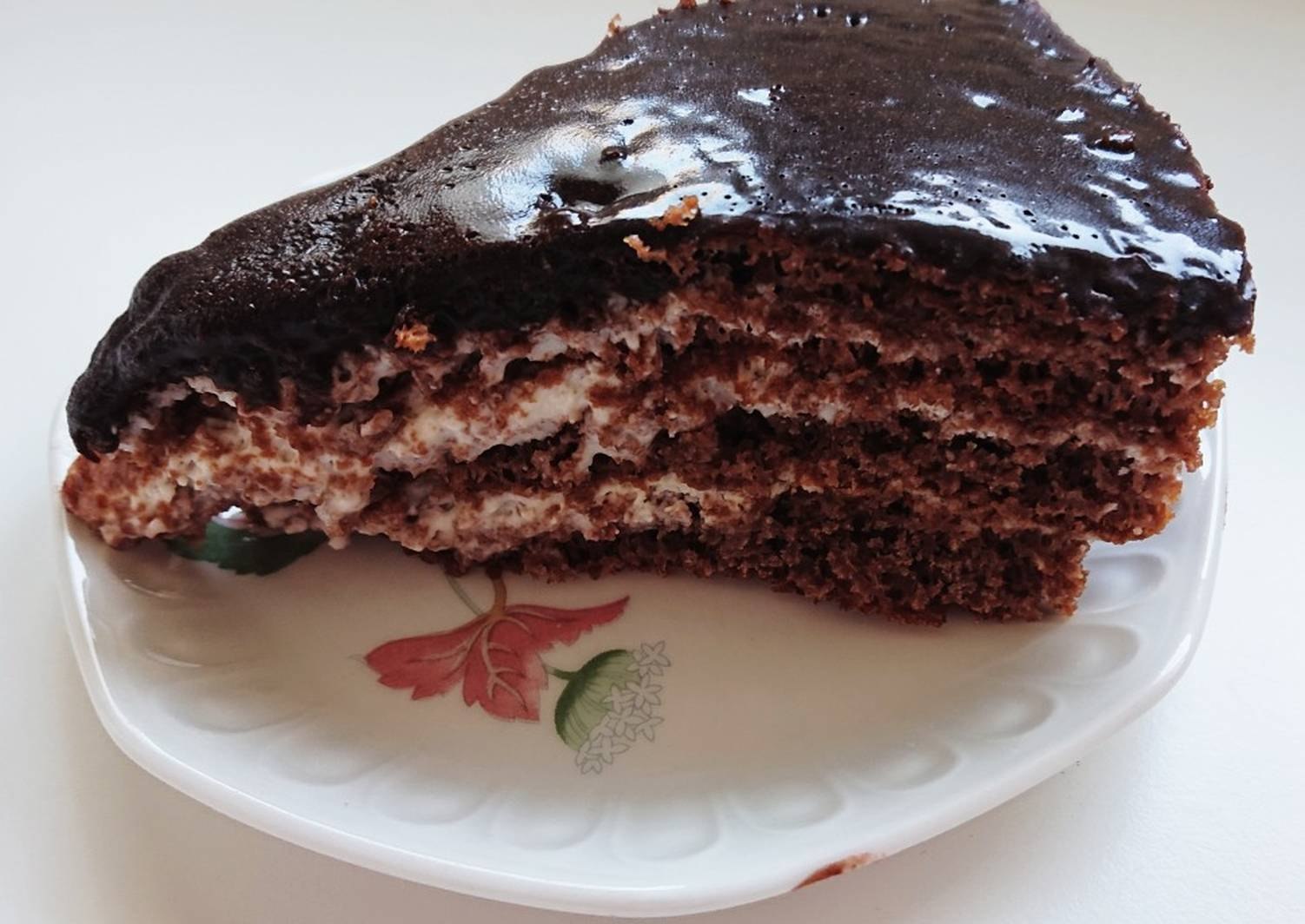 Рецепты вкусных сметанных тортов. Торт сметанник шоколадный. Шоколадно сметанный торт. Шоколадный торт со сметанным кремом. Торт шоколадный Сметанковый.