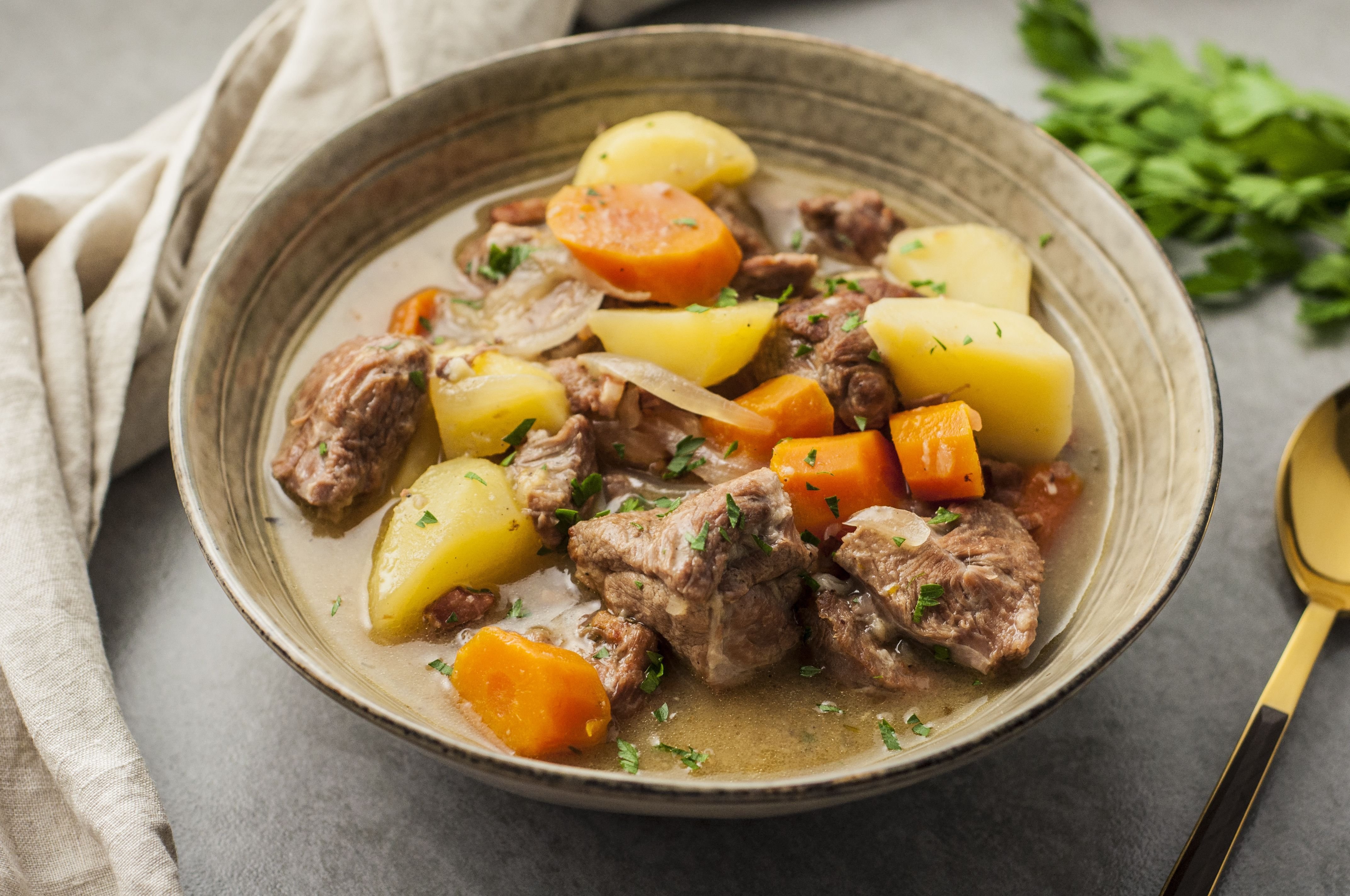 Говядина баранина рецепт. Irish Lamb Stew. Ирландское баранье рагу. Айриш стью (Irish Stew). Irish Stew блюдо.