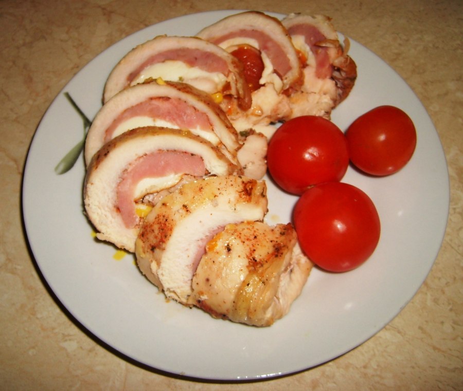 Сырный рулет с курицей
