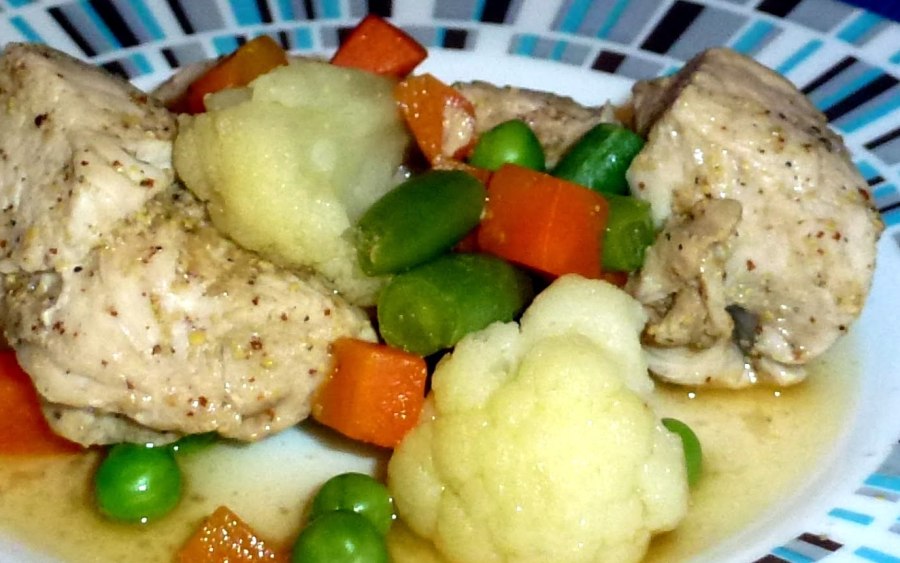 Узбекское блюдо овощи и куриная грудка
