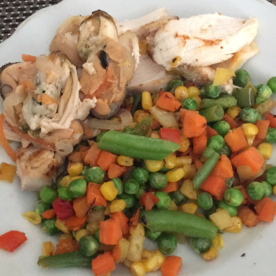 Овощная смесь с курицей