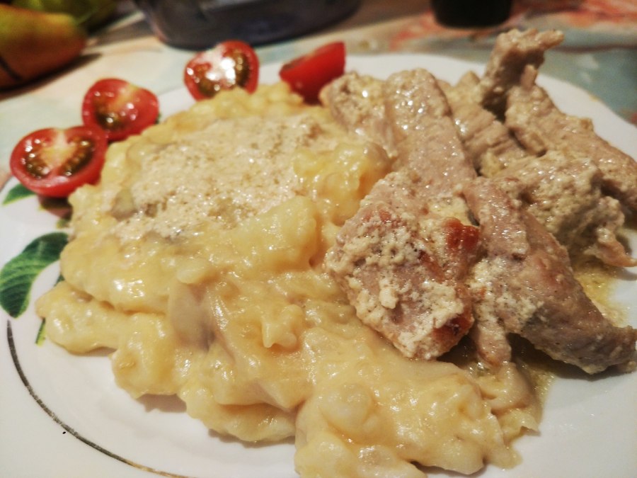 Бефстроганов из говядины с солеными огурцами