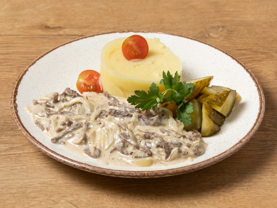 Толченка с грибами и солеными огурцами