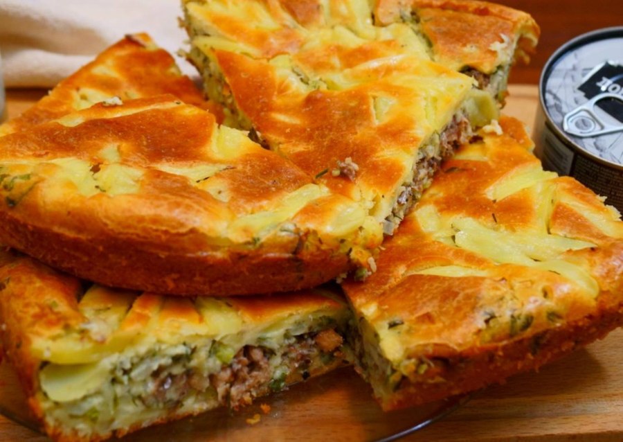 Пирог с сайрой и картошкой