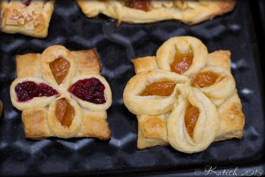 Слоеные булочки с начинкой
