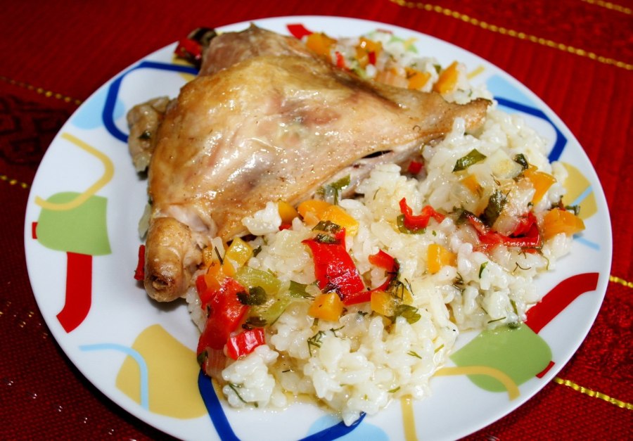 Жареный рис с курицей