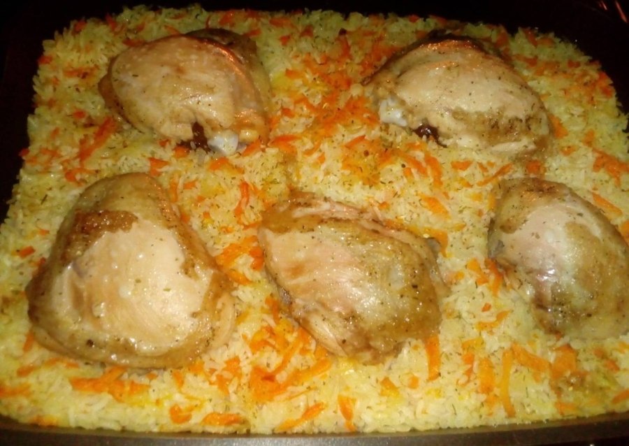 Куриные бедра с рисом в духовке