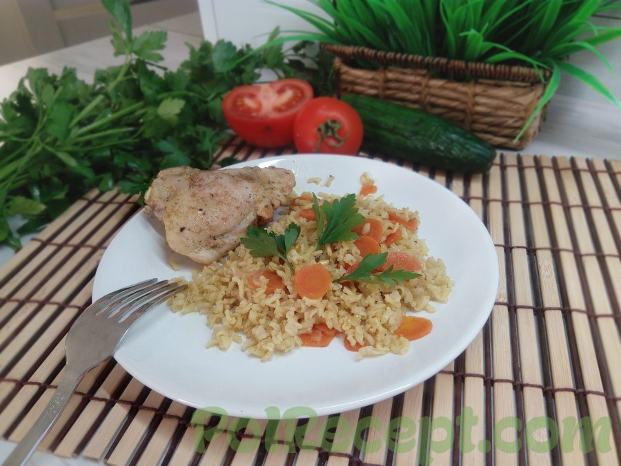 Курица, тушенная с рисом и овощами