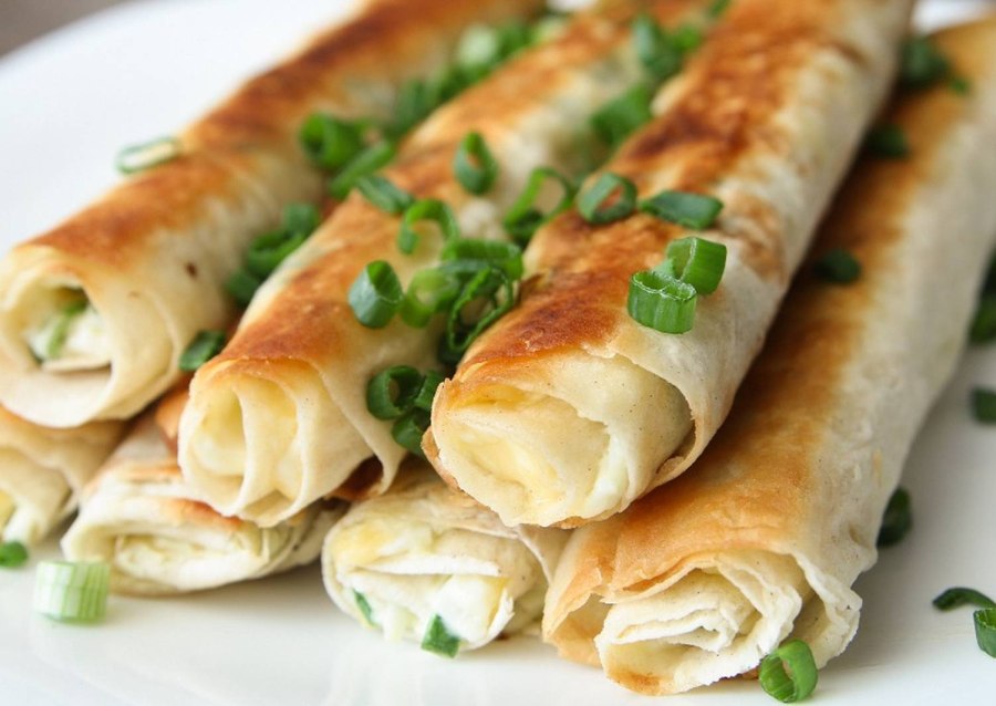 Конвертики из лаваша с сыром и ветчиной