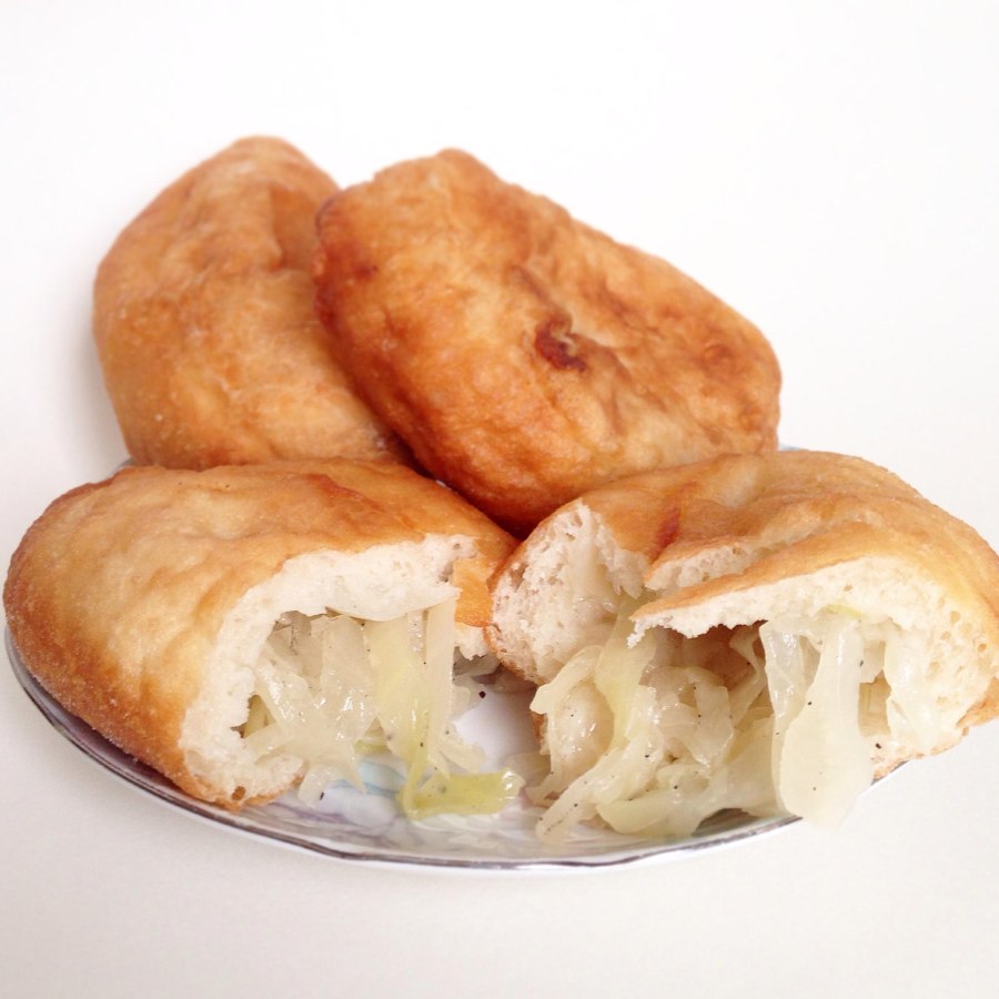 Пирожки с луком и яйцом жареные