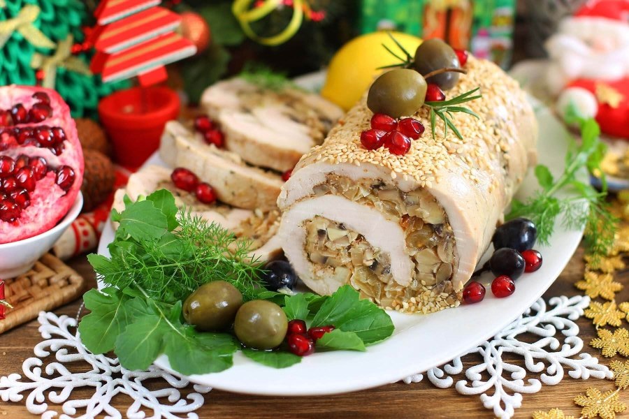 Праздничный мясной рулет