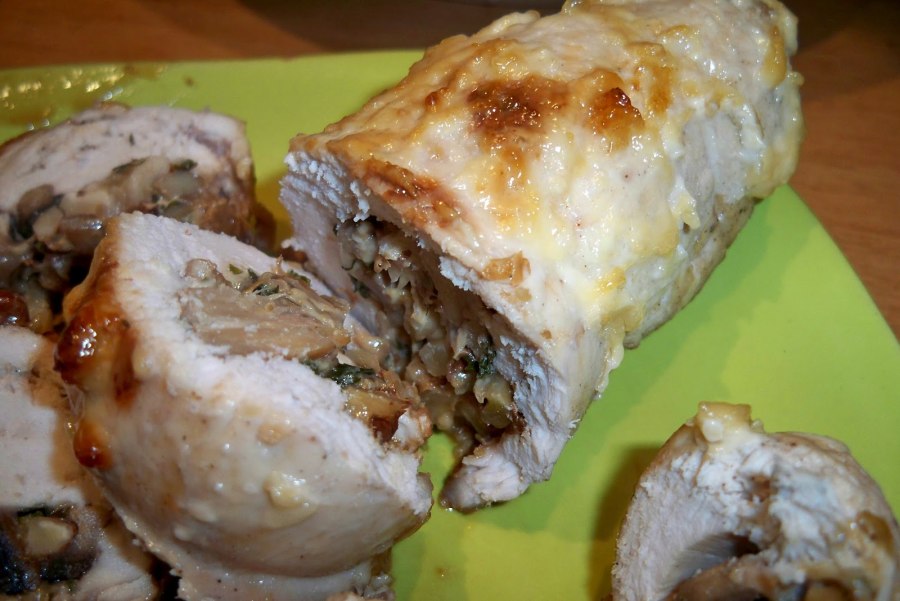 Рулет из лаваша с грибами и сыром