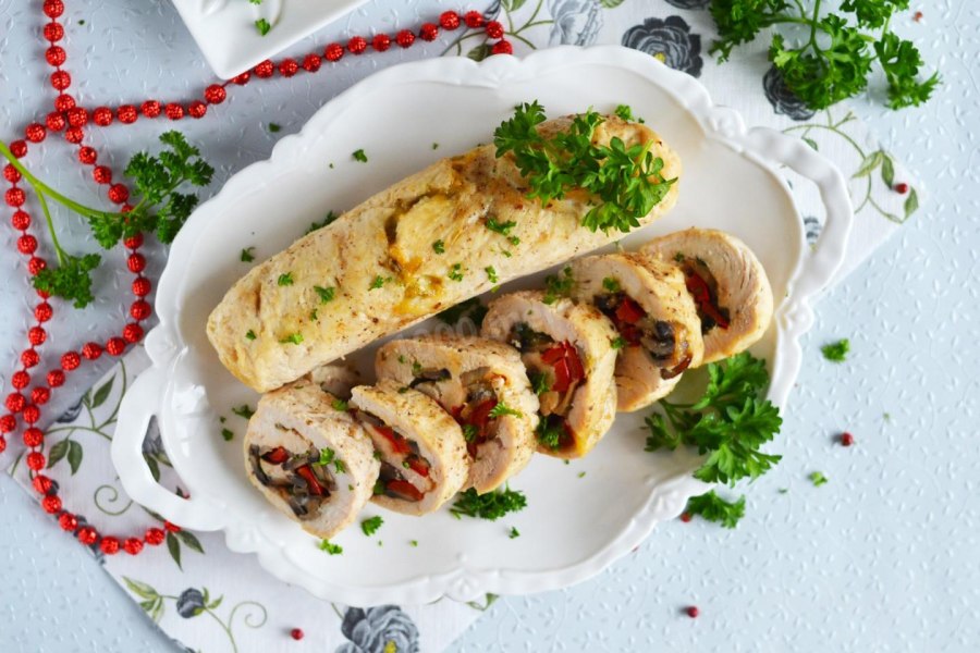 Рулет из лаваша с грибами и сыром