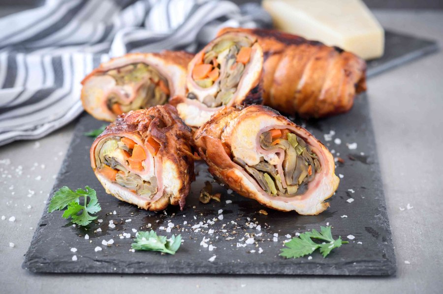 Фаршированный мясной рулет с шампиньонами