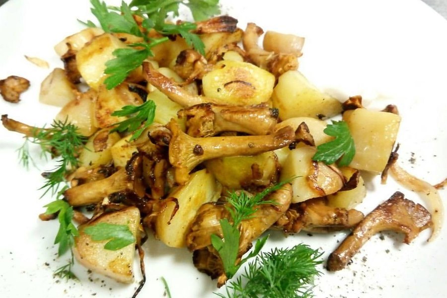 Жареная картошка с солеными грибами