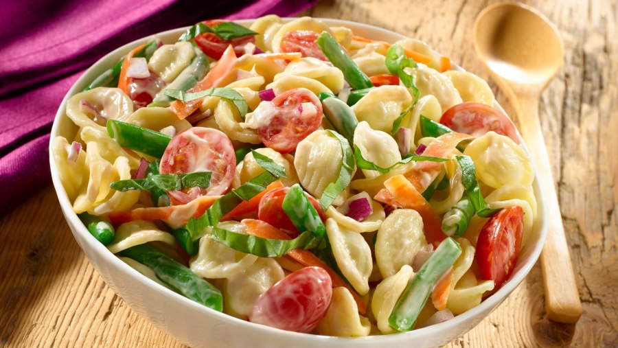 Салат с макаронами