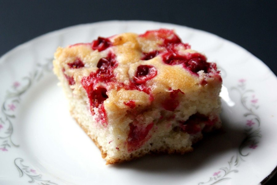 Пирог с брусникой
