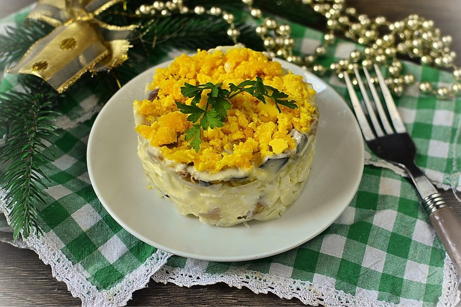 Салат Мимоза с чипсами