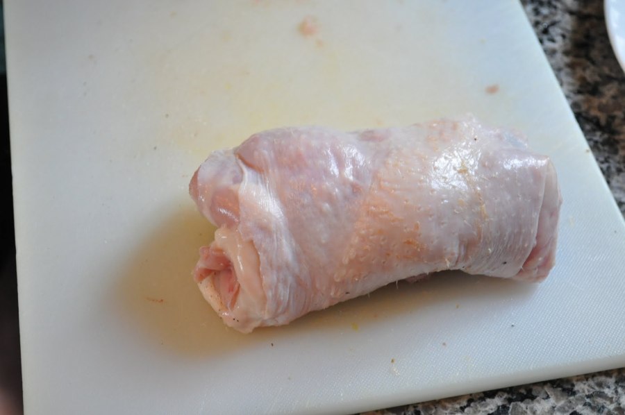 Куриный рулет с яйцом