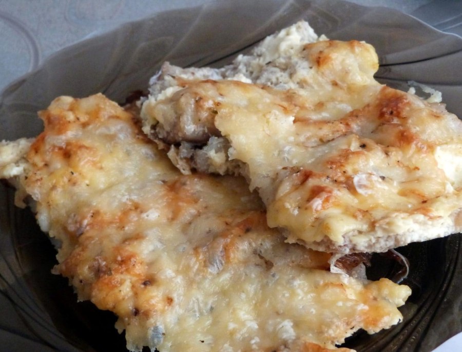 Минтай с сыром в духовке