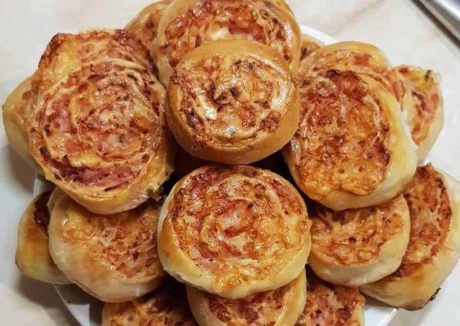 Булка с ветчиной и сыром