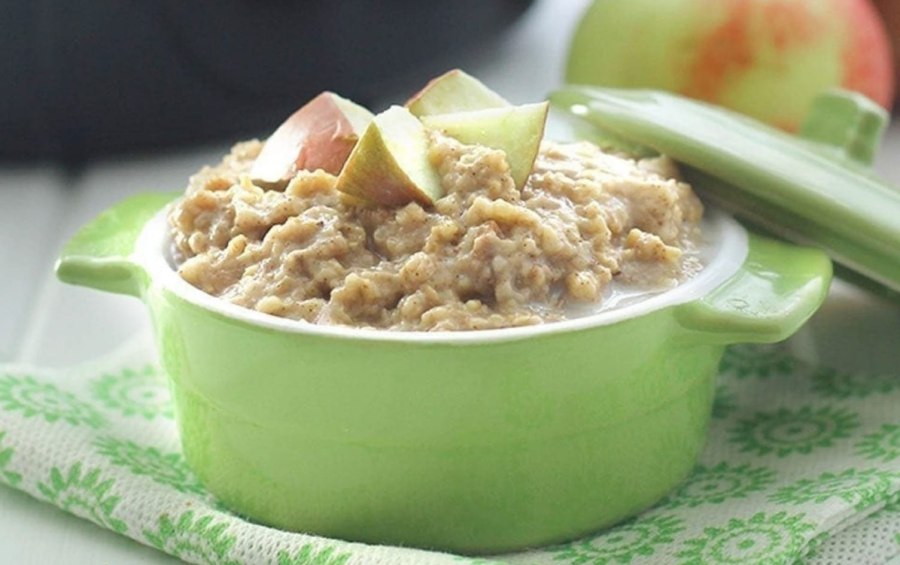Овсянка с яблоком и корицей на воде