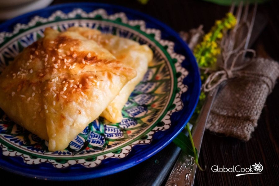 Самса в духовке из дрожжевого теста с мясом