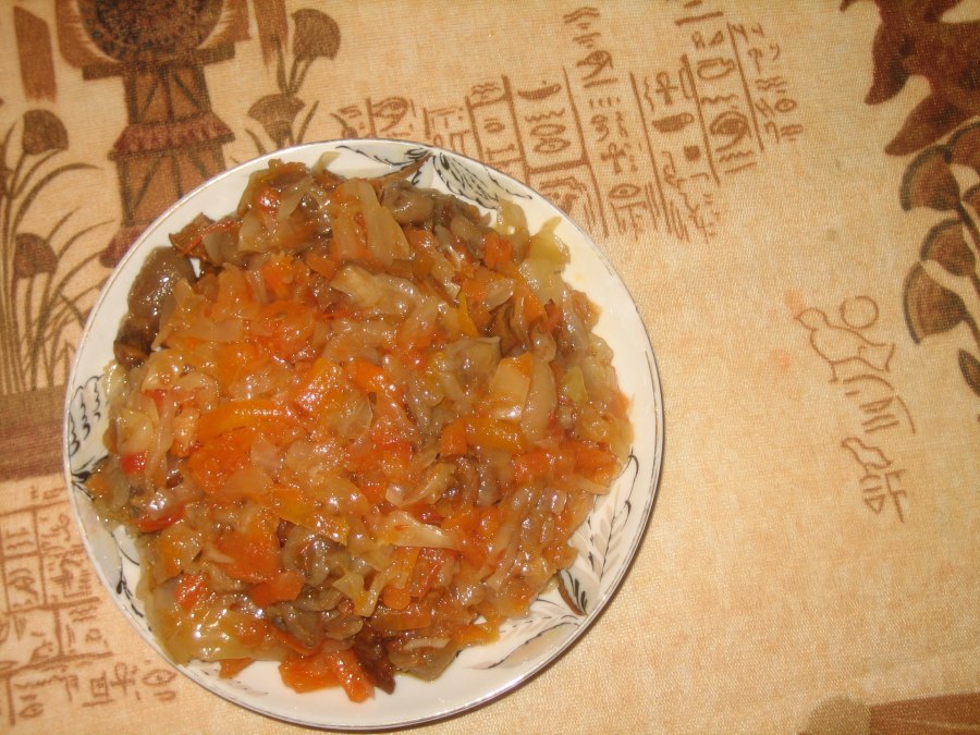 Солянка овощная из свежей капусты с грибами