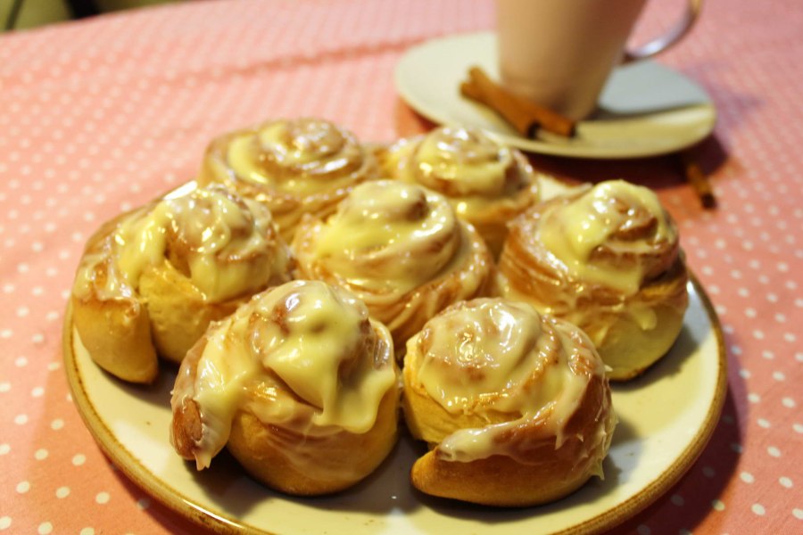 Чай с булочкой