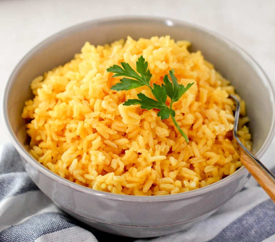 Желтый плов с шафраном