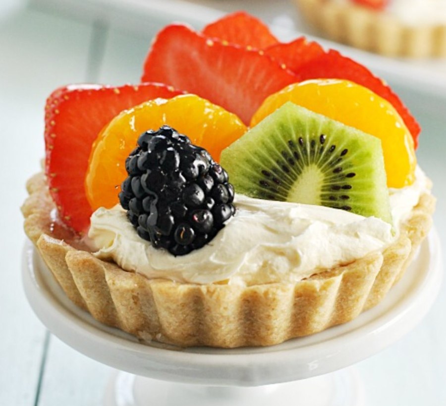 Корзиночки с кремом и фруктами