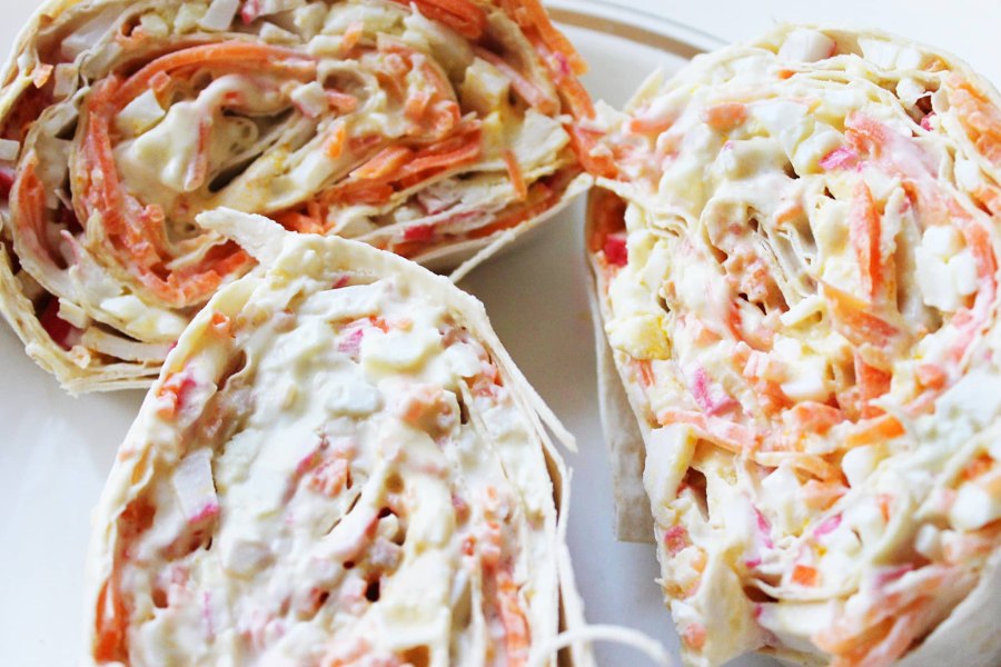 Рулет с корейской морковкой в лаваше