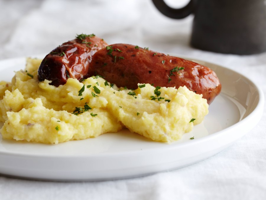 Картофельное пюре с сосисками