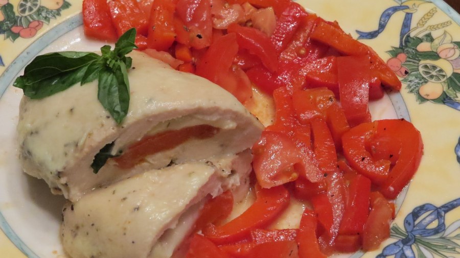 Куриное филе запеченное в духовке с сыром и помидорами