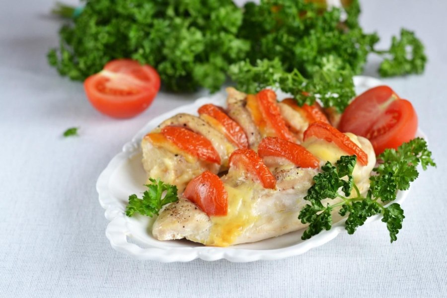 Куриное филе с помидорами