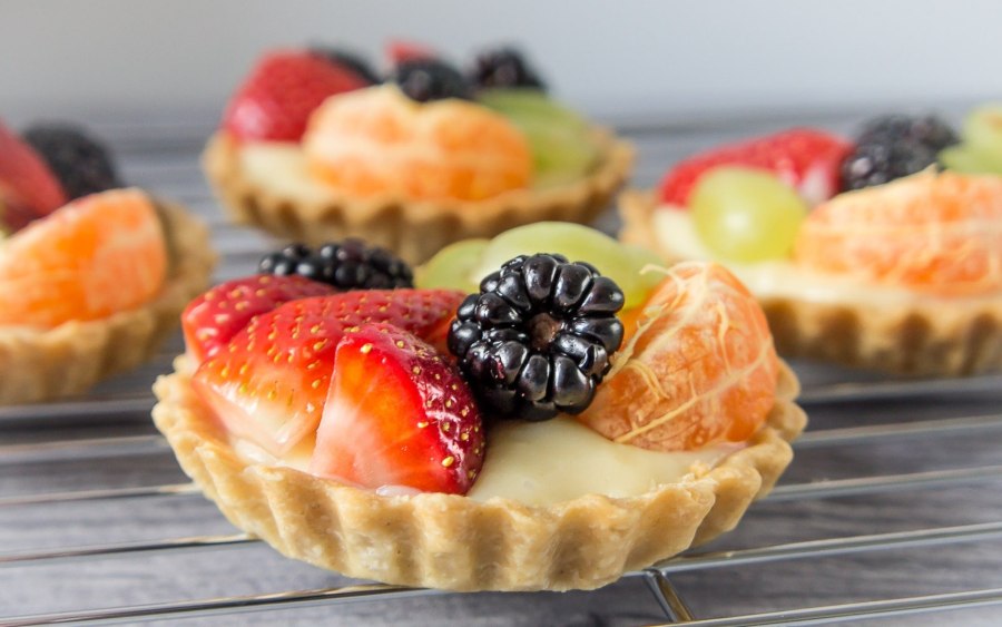 Песочные корзиночки с фруктами