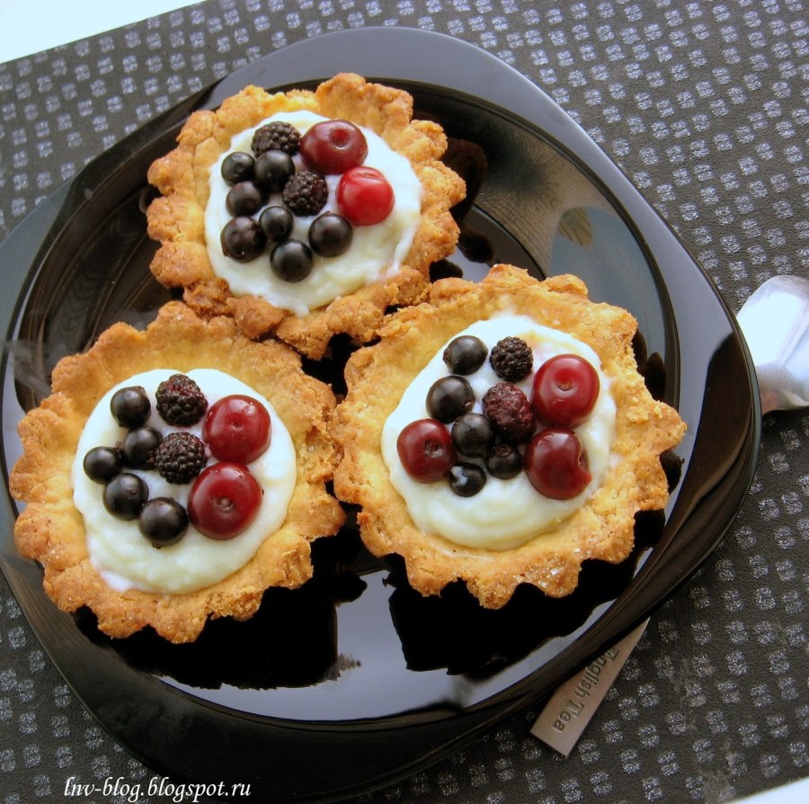 Корзиночки с кремом и ягодами