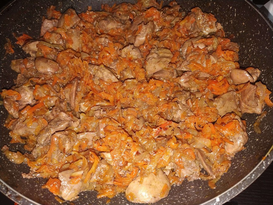 Салат с печенью свиной и морковью
