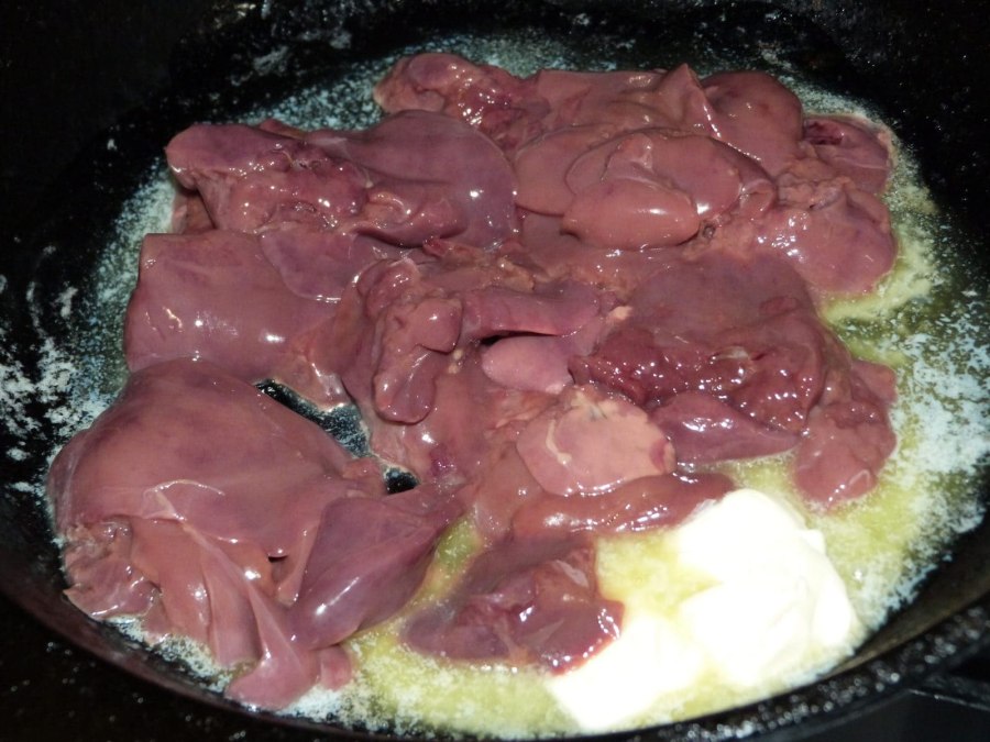 Салат Обжорка с говядиной и солеными огурцами