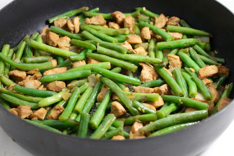 Куриная грудка и стручковая фасоль