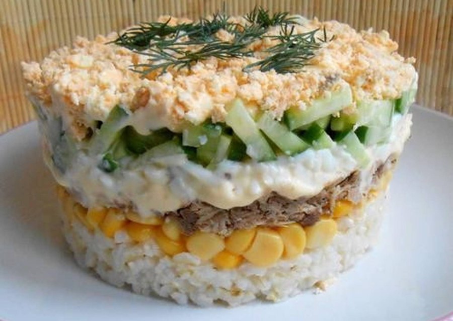 Салат с тунцом и пекинской капустой