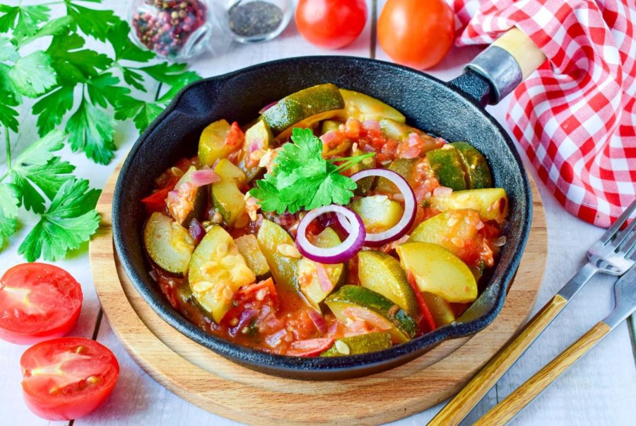 Тушёный перец с овощами